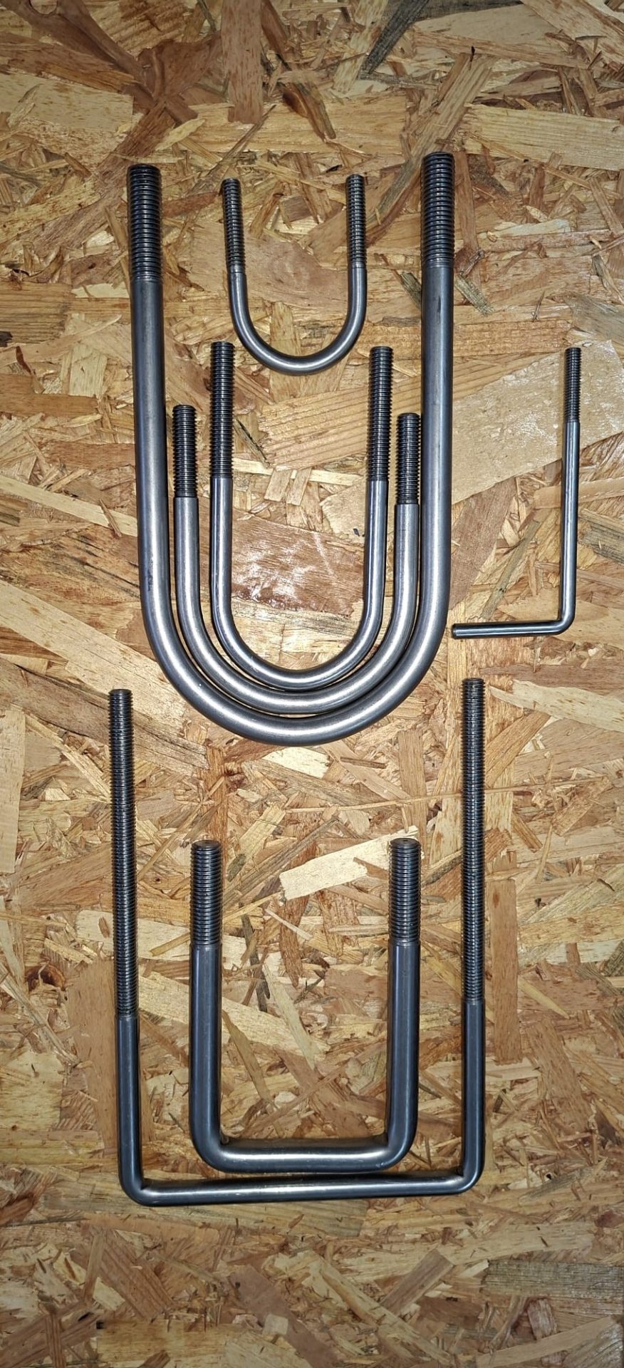 Obujmice raznih dimenzija i oblika od M6-M20 u crnom čeliku ili inoxu