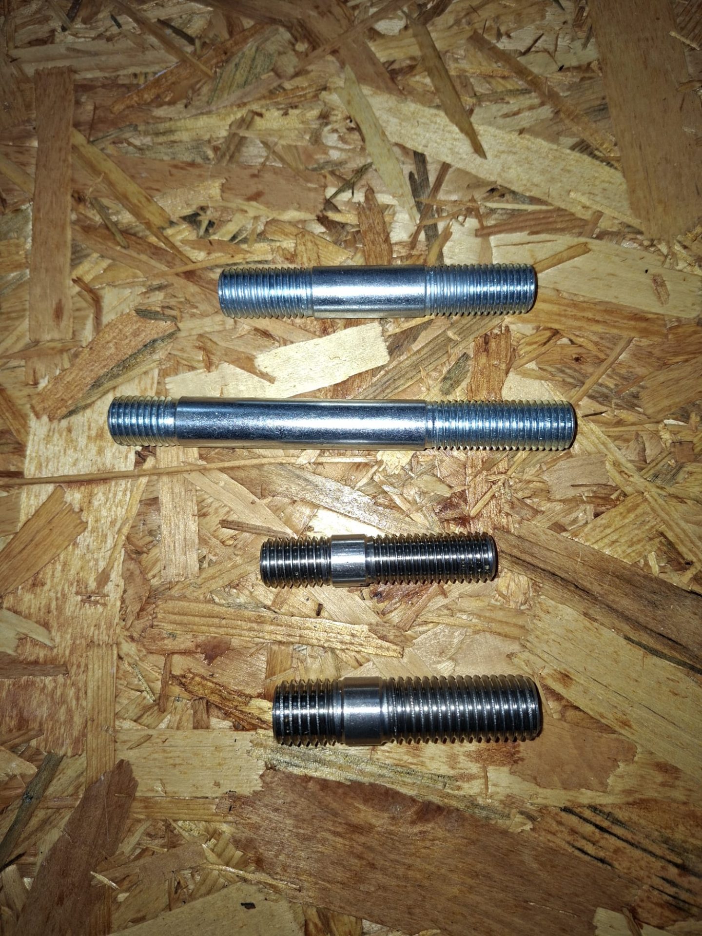 Svorni vijci po vašoj želji od M6-M48 ili colni , čelik ili inox od 4,6-12,9 kvaliteti 