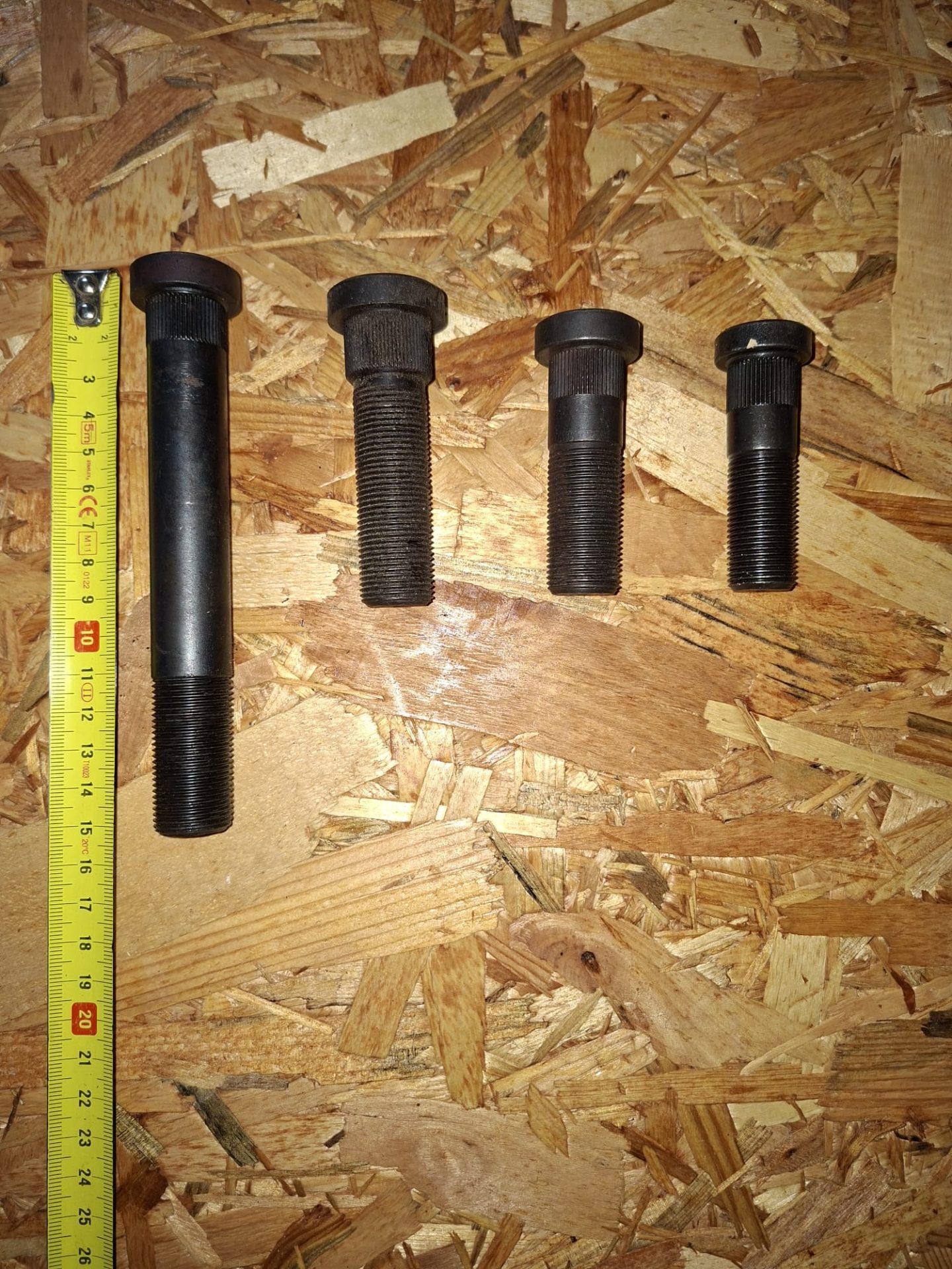 Vijci za tromble od M12-M24 prema vašem nacrtu od 8,8-10,9 kvalitete